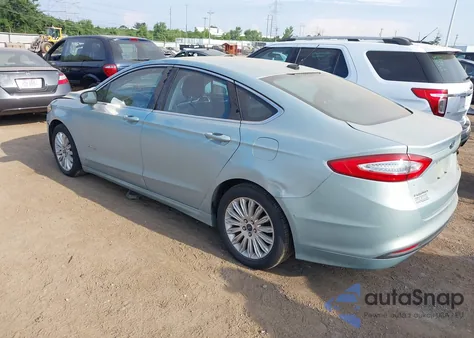 2013 Ford Fusion Hybrid Se z USA, uszkodzony, nr VIN 3FA6P0LUXDR240673